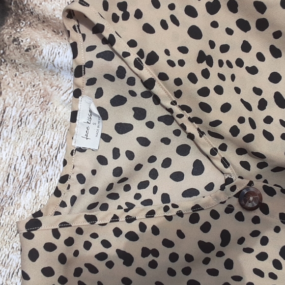 SOLD Dressy top - Picture 3 of 4